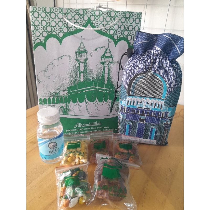 

PAKET OLEH OLEH UMROH SAJADAH