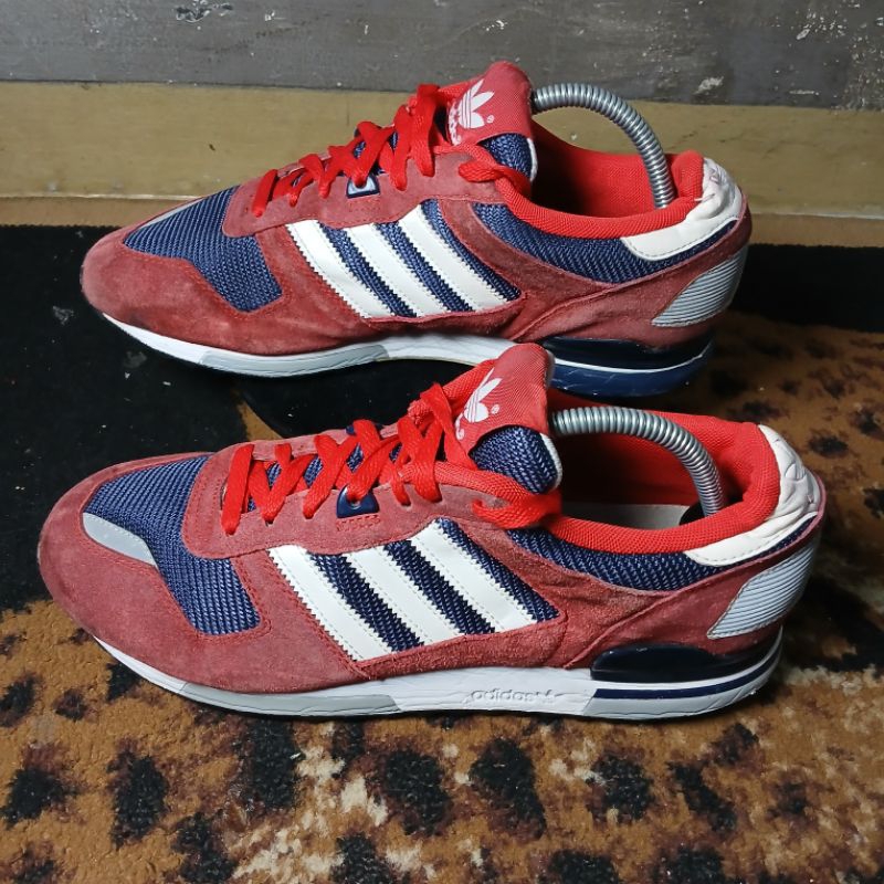 Sepatu Adidas ZX700