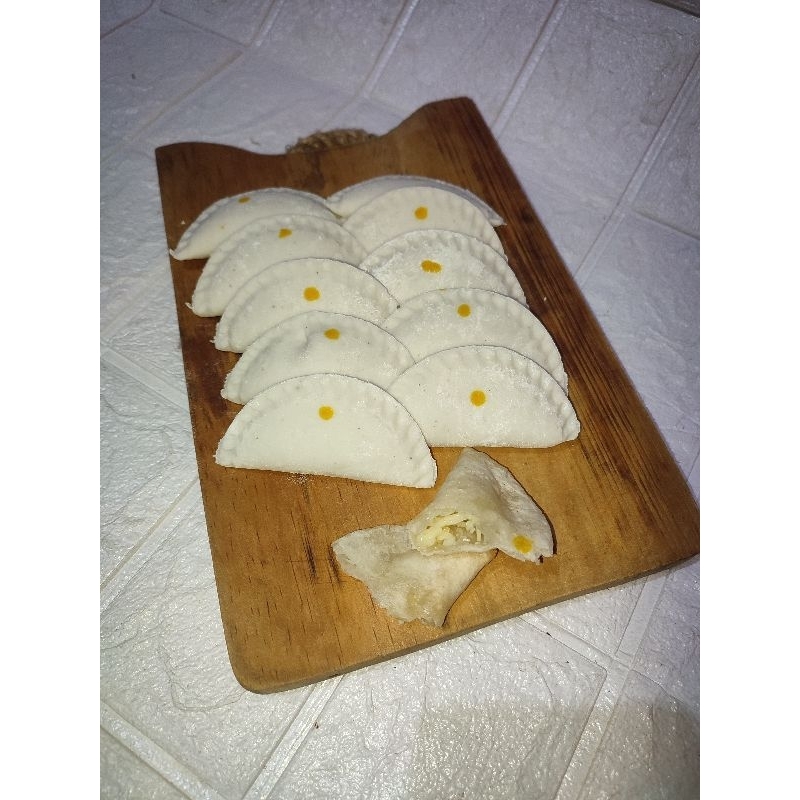 

Cireng Isi Ayam Suwir Pedas dan Cireng Isi Keju (ukuran mini)