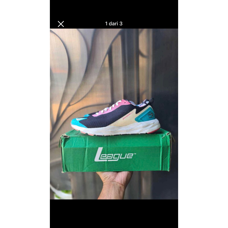 sepatu lari League