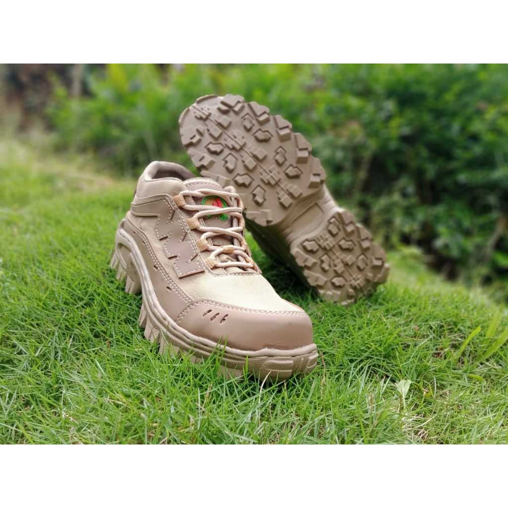 Sepatu Gunung Pria Wanita Cat Hiking Adventure Ujung Besi Tactical Proyek