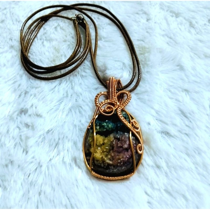 Kalung Liontin Batu Druzy Pelangi/ Pendant / kalung Batu/ kalung Liontin