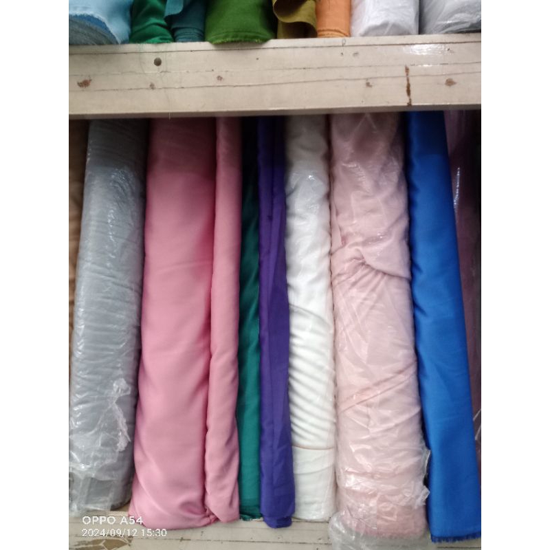 Kain satin Armani L 1,15 m.