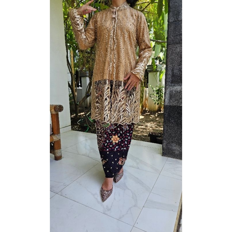 SEWA Kebaya Outer + Kain Sewek Batik