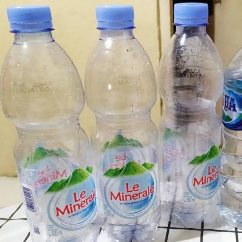 

botol mineral sekali pakai merk AQUA,VIT,LEMINERAL,DLL 10pcs