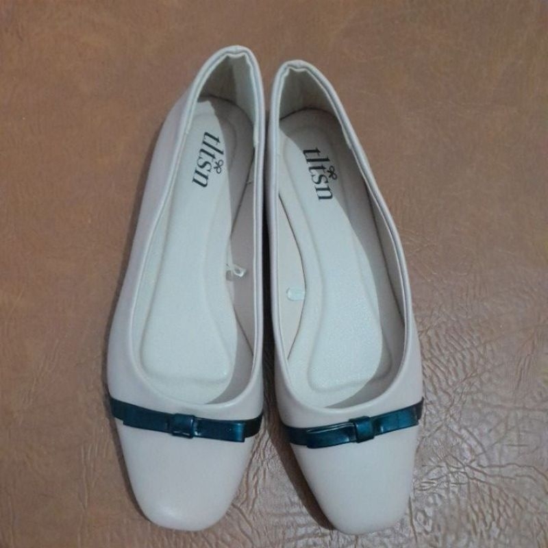 little things she needs preloved