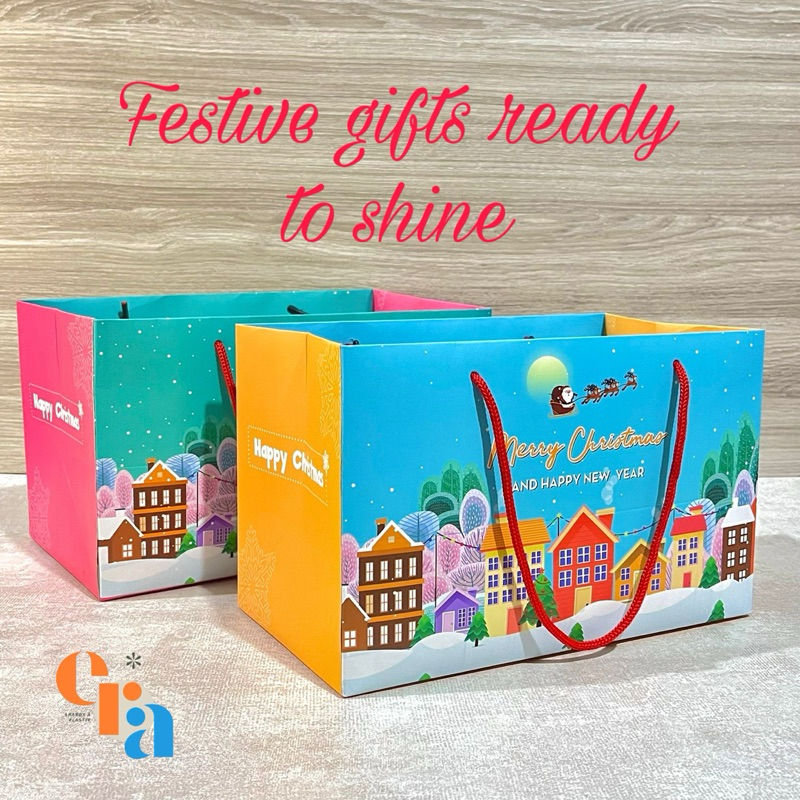 

Paperbag Edisi Natal Tas Tenteng Merry Christmas | Christmas Paper bag | Kantong Kado Natal | Tas Tenteng Kotak Kue Toples Kuker Natal | Packaging Christmas Gift Box | Paperbag Aesthetic Natal