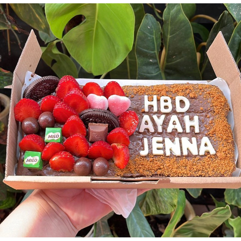 

Brownies Birthday Strawberry 20x10cm | kue ulang tahun