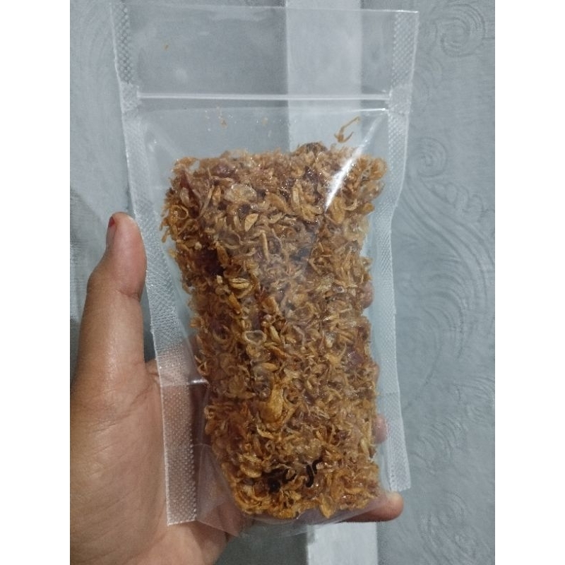 

bawang goreng asli kriuk , renyah, cocok buat tambahan makan sama nasi