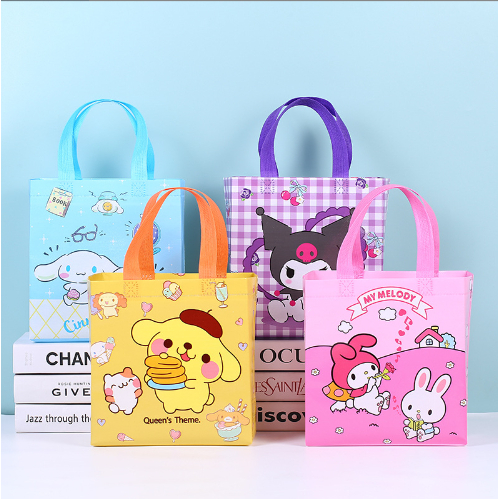 

TAS SOUVENIR KADO ULANG TAHUN ANAK GOODIE BAG MOTIF SANRIO CINNAMOROLL KUROMI MELODY TAS KADO KEMASAN HADIAH