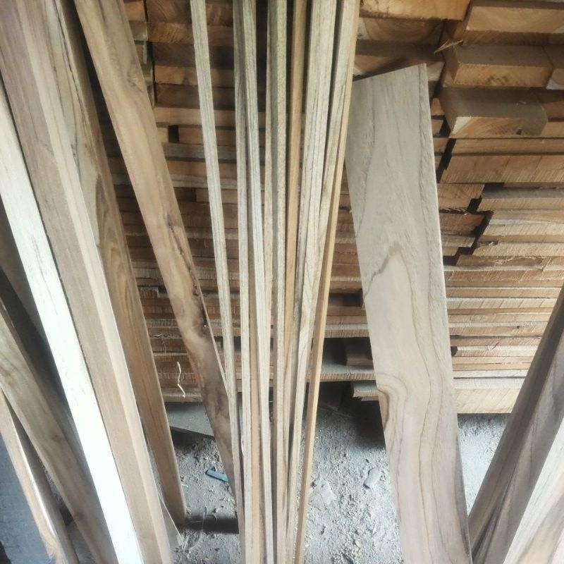 balok kecil kayu jati perhutani ukuran 1 x1panjang100cm