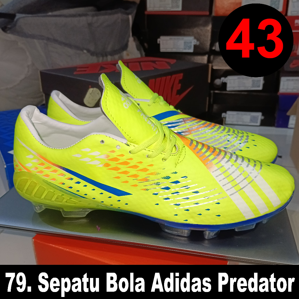 Sepatu Sepakbola Adidas Predator