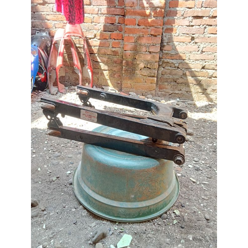 SWING ARM MEGAPRO PRIMUS MEGAPRO LAMA HIU ORIGINAL COPOTAN MOTOR