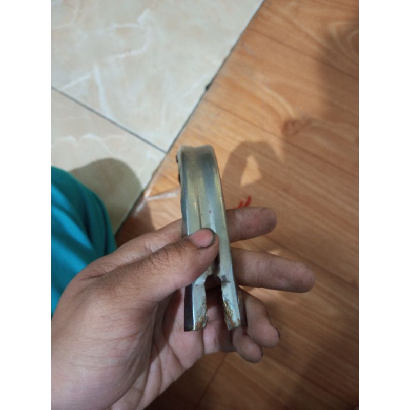 dudukan sayap c70 original
