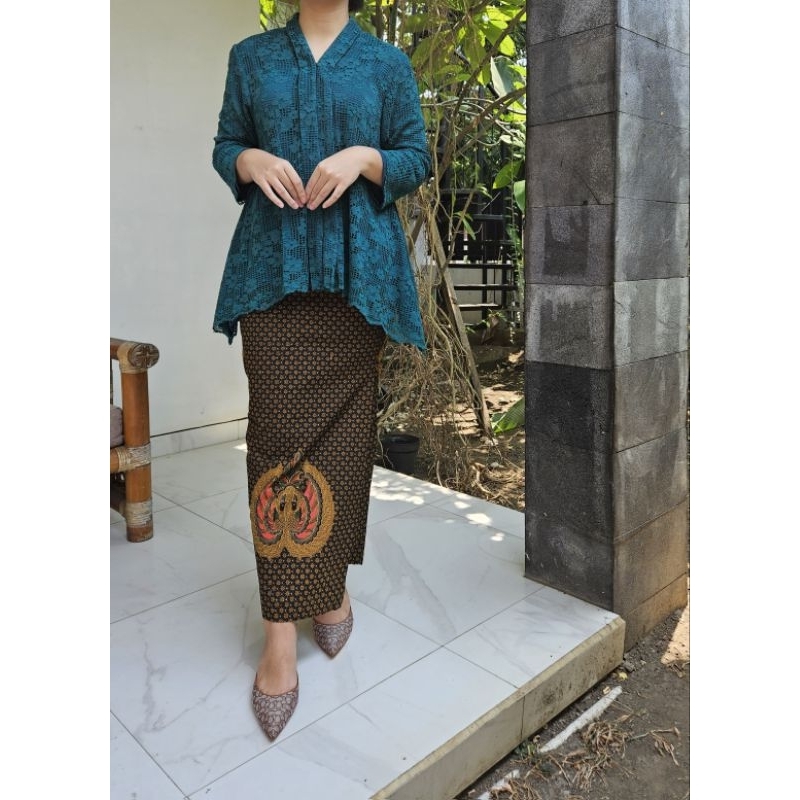 SEWA Kebaya model A + Rok batik