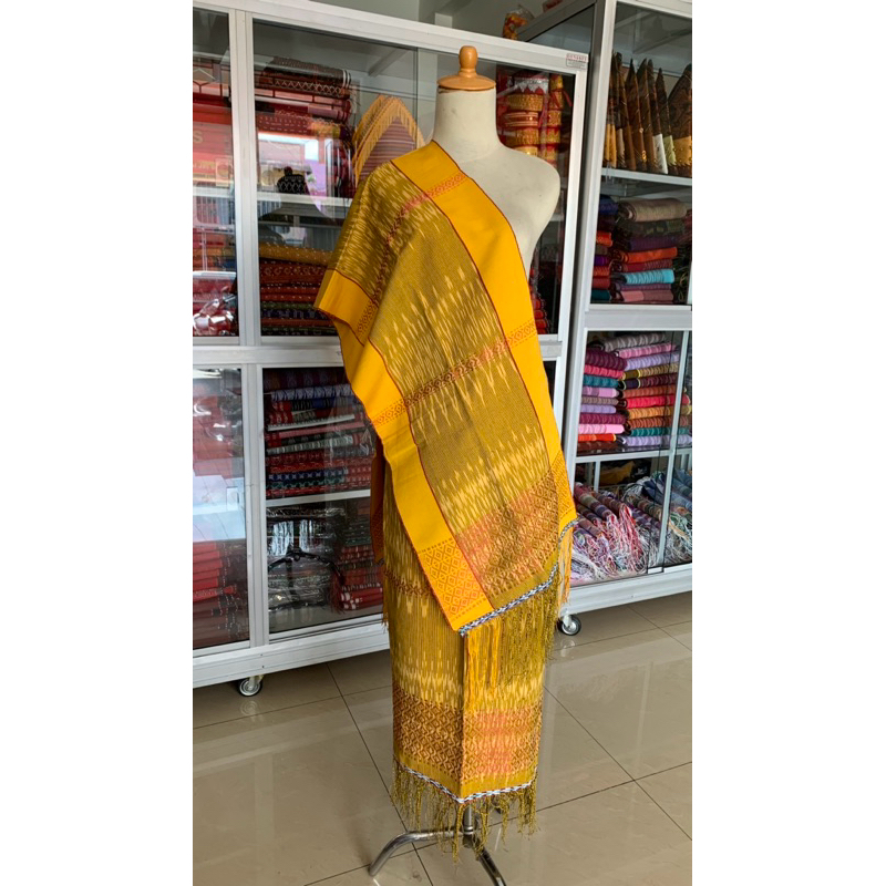 Tapak Catur Kristal. Hiou Simalungun. Pakaian pengantin simalungun