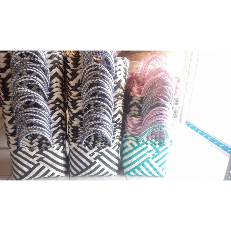 

PO 50pcs tas anyaman garis uk 27x25x22