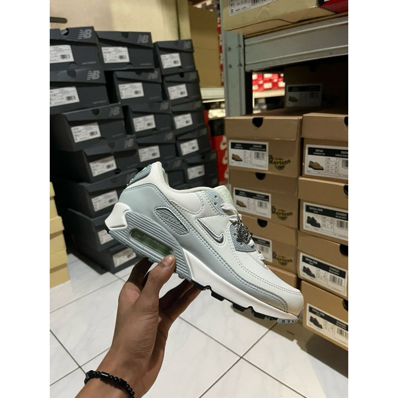 SEPATU NIKE AIR MAX 90 SE SAIL METALIC ORIGINAL 100%