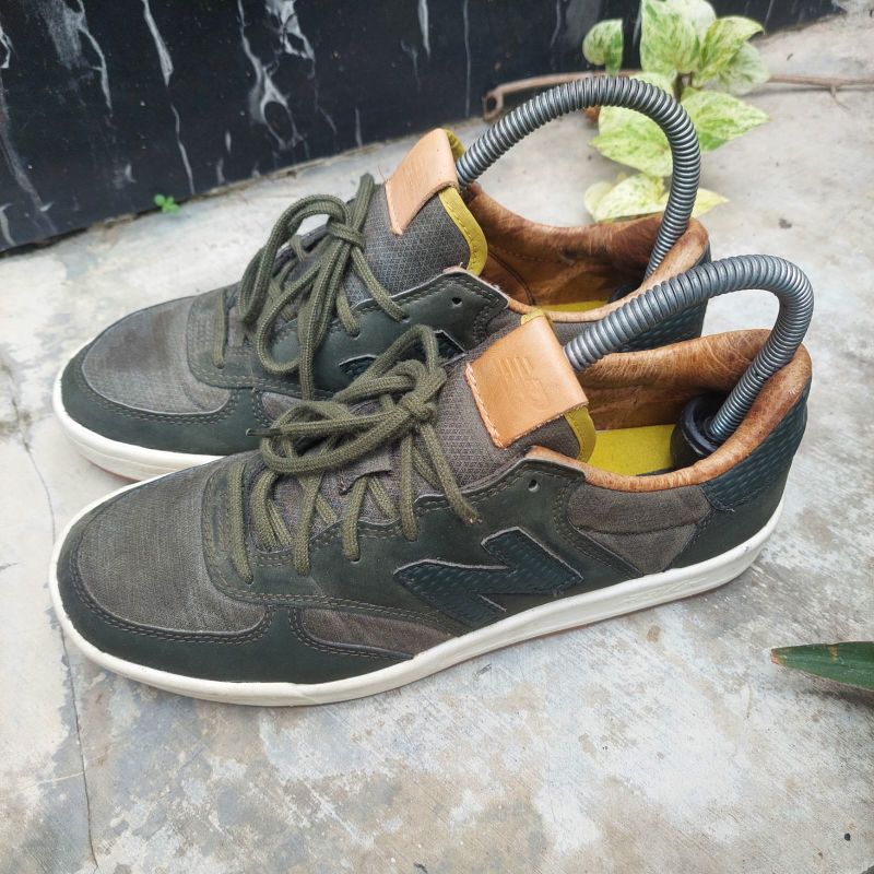 sepatu sneakers second merk New balance size 37,5(24cm)