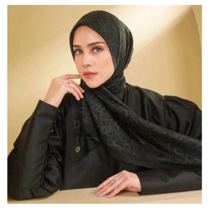 Segi empat buttonscarves series SAMLA laser cut titik 3 kw / hijab voal laser cut titik 3 premium pl