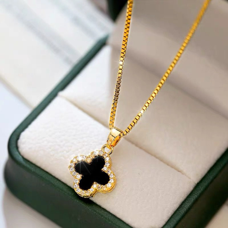 Kalung Titanium Wanita Motif Clover Rantai Emas Anti Karat Selamanya