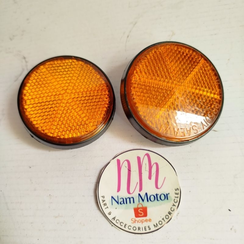 mata kucing honda gl100 cb100 c70 v75  universal motor nos sepasang