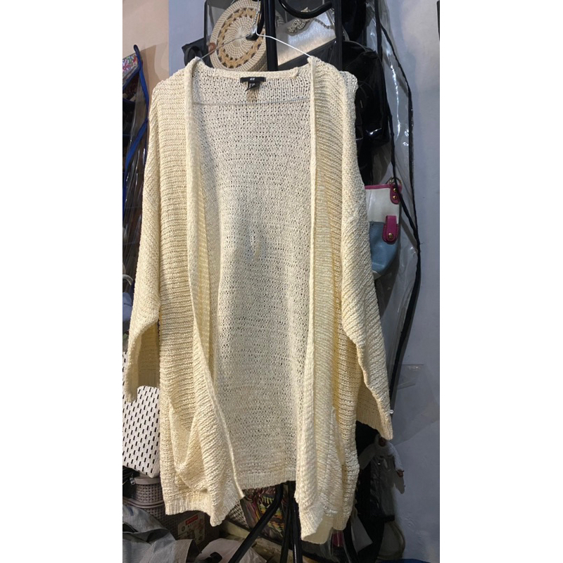 cardigan rajut hnm warna putih bw