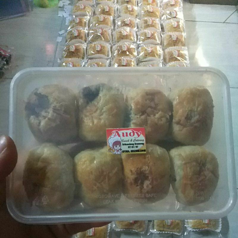 

bolen (kue kering isi coklat dan pisang)