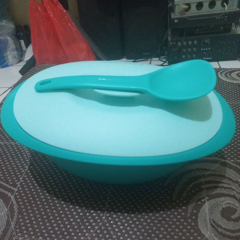 tempat nasi tupperware