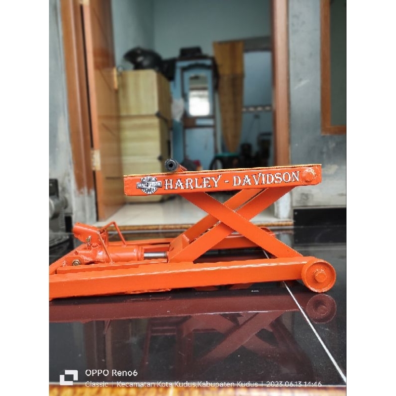Dongkrak Harley Davidson