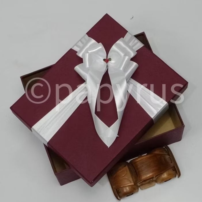 

PAPYRUS 20x25 Tinggi 10cm Kotak Kado Gift Box Hadiah V1