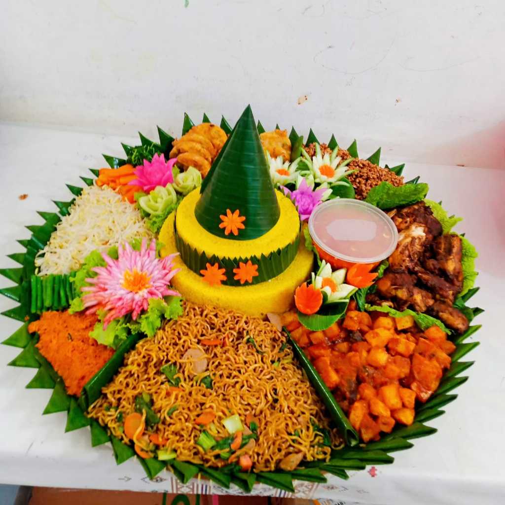 

Tumpeng Nasi Kuning/Tumpeng/ Tumpeng Syukuran