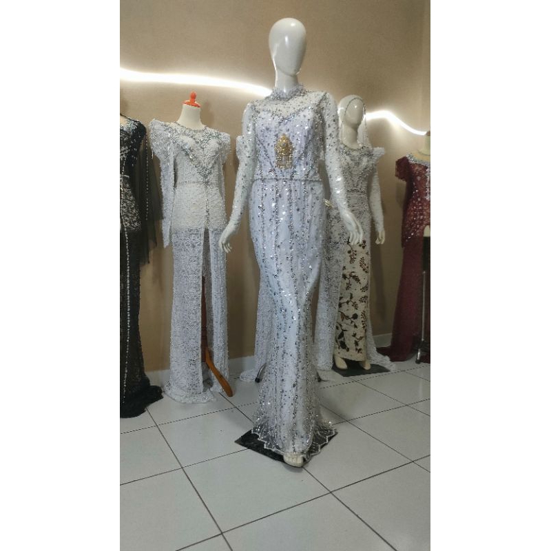 gaun pengantin putih akad slim