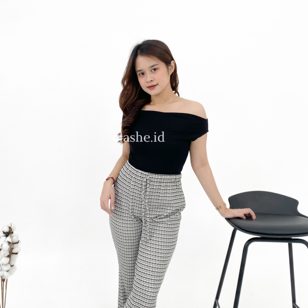 Melia Sabrina Crop Top Rayon Spandex Basic OOTD by Clashe