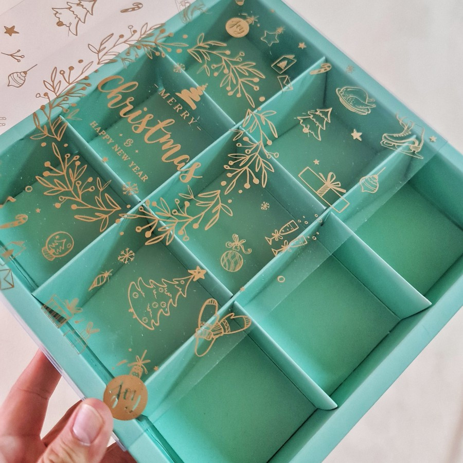 

10 pcs box mika natal kemasan eggtart sekat isi 9 ukuran 7x7x4cm warna hijau muda christmas II