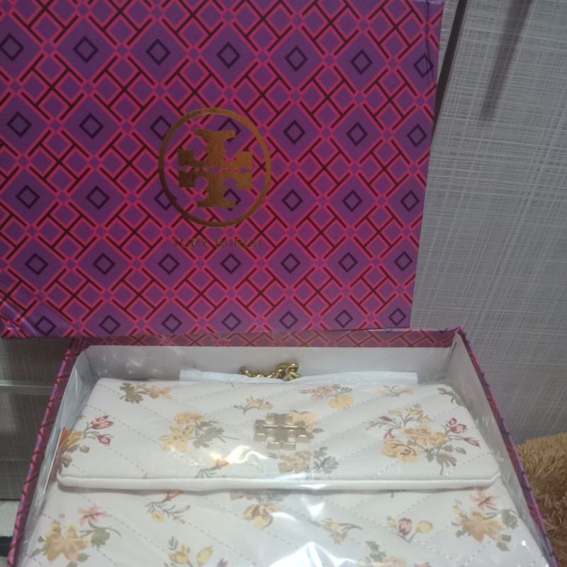 tas tory burch warna krem flower