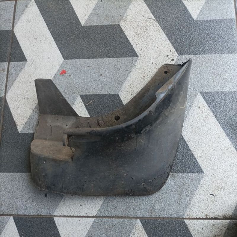 mud guard kepet lumpur kanan depan mazda familia lantis lynx