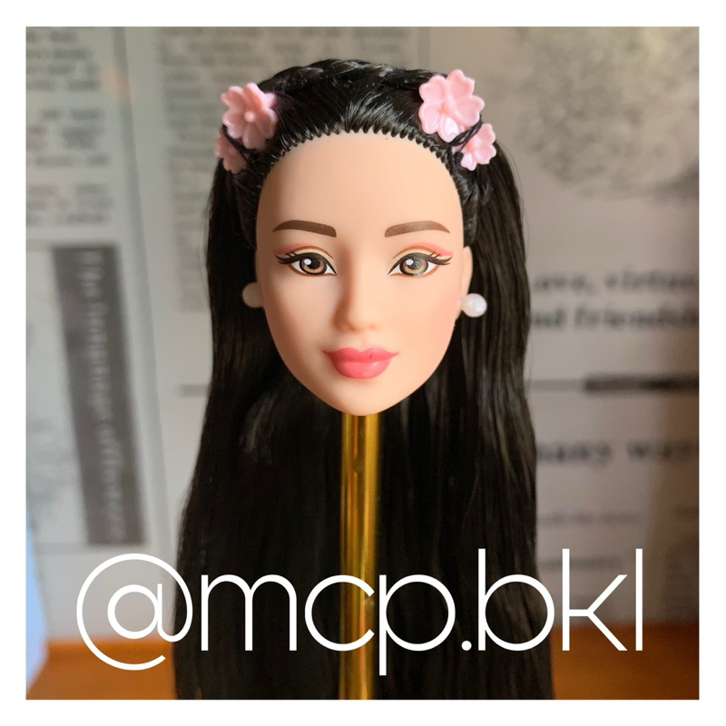 Barbie lunar 2022 head Lea