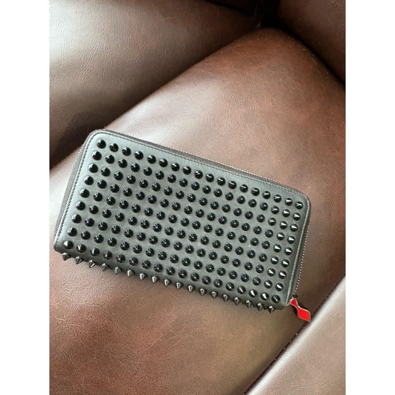 Preloved Dompet Louboutin Panettone Spike Blake Zip Long Wallet