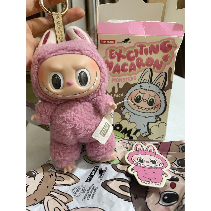 Labubu pop mart