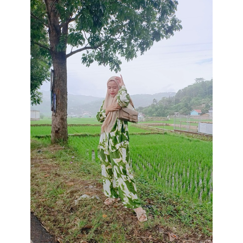 Campur barang lelangan