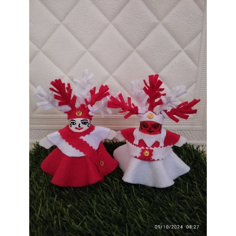 ondel-ondel dari kok merah putih sepasang