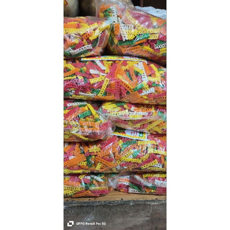 

krupuk tangga/rantai.krupuk buat seblak berat 5kg bisa di ecer perkilonya 22.000