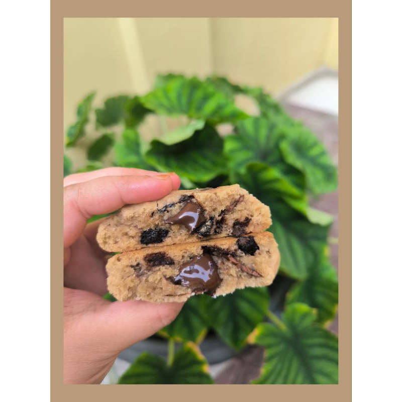 

Soft baked cookies premium by butterina