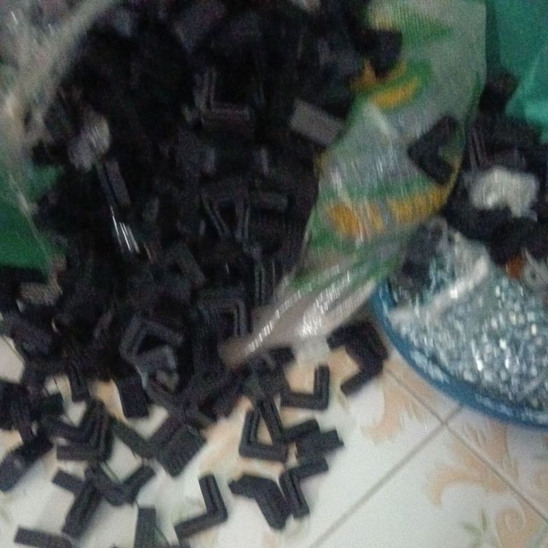 karet siku lubang 4x4cm