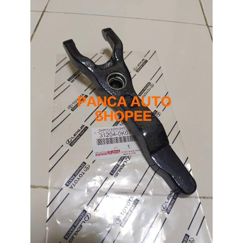 Garpu kopling fork clutch toyota fortuner diesel ori