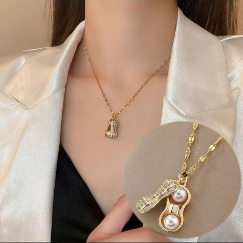 Kalung fashion wanita titanium liontin buah kacang