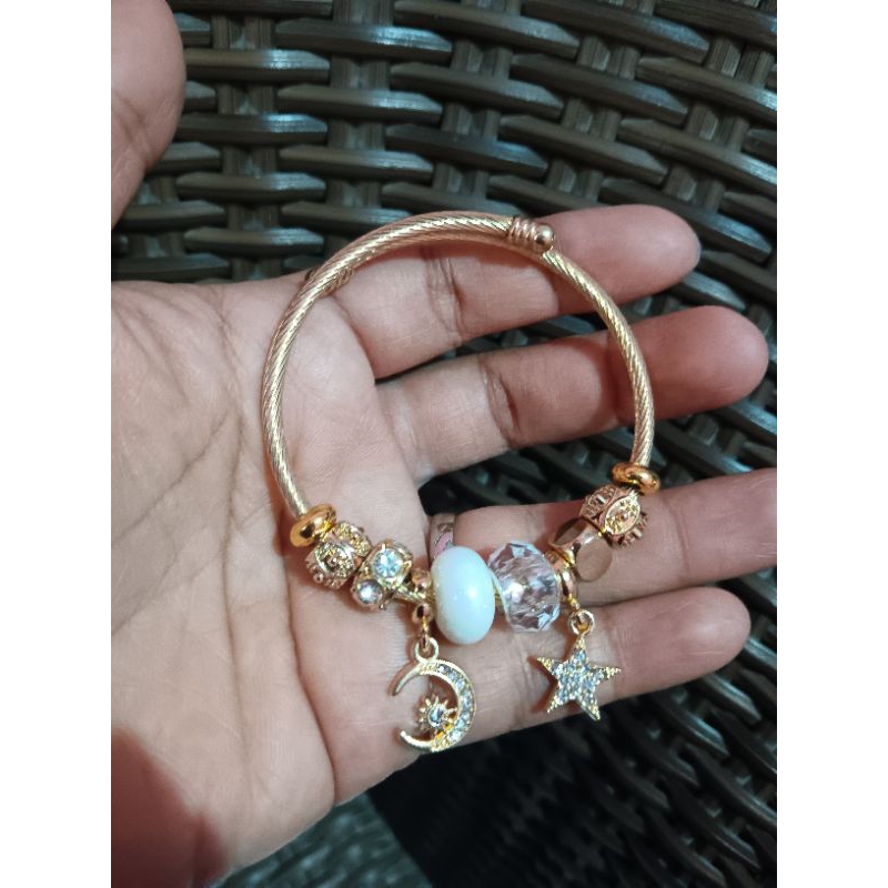 Gelang Pandora Warna Gold