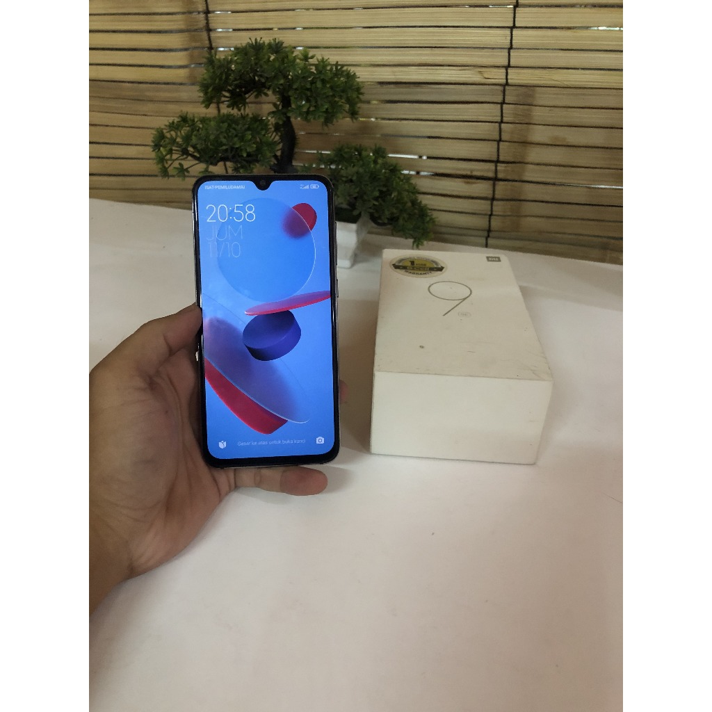 Xiaomi Mi 9 SE 6/128 GB Fullset - MINUS RESTART