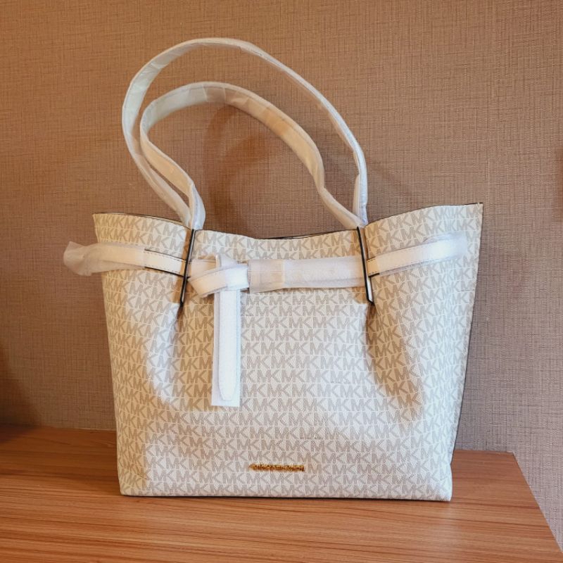 MK Emilia Large Leather Tote Shoulder Bag sign lt Cream Multi n